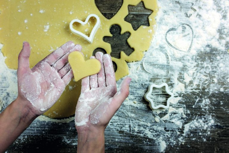 Plätzchen backen für kleine Weihnachtsbäcker